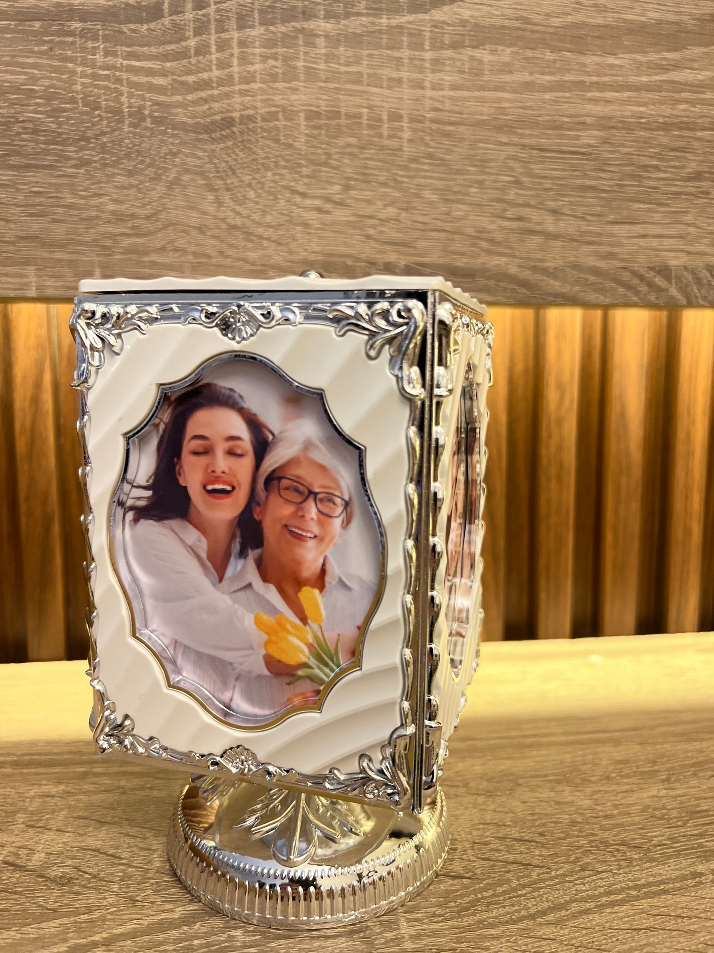 Music box 4 Photos