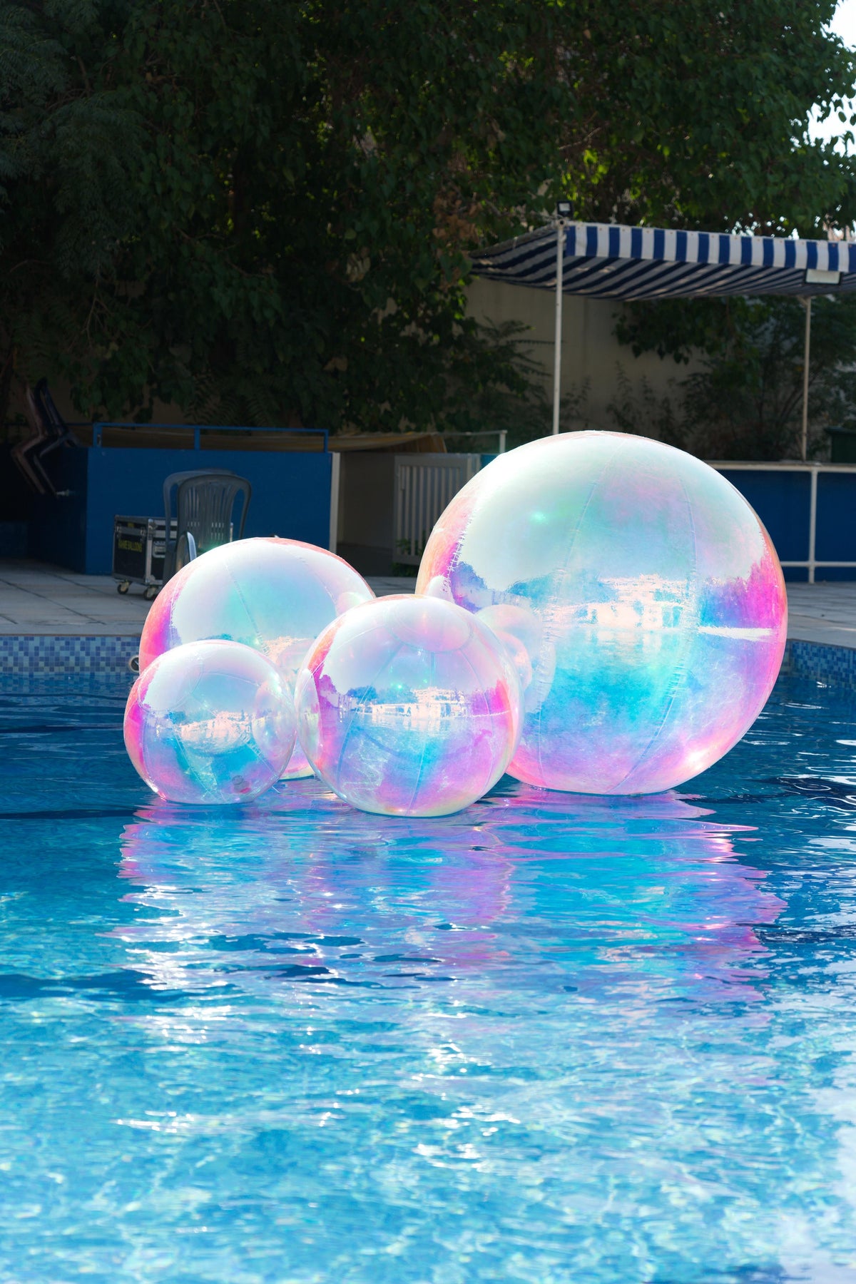 Inflatable mirror balloon