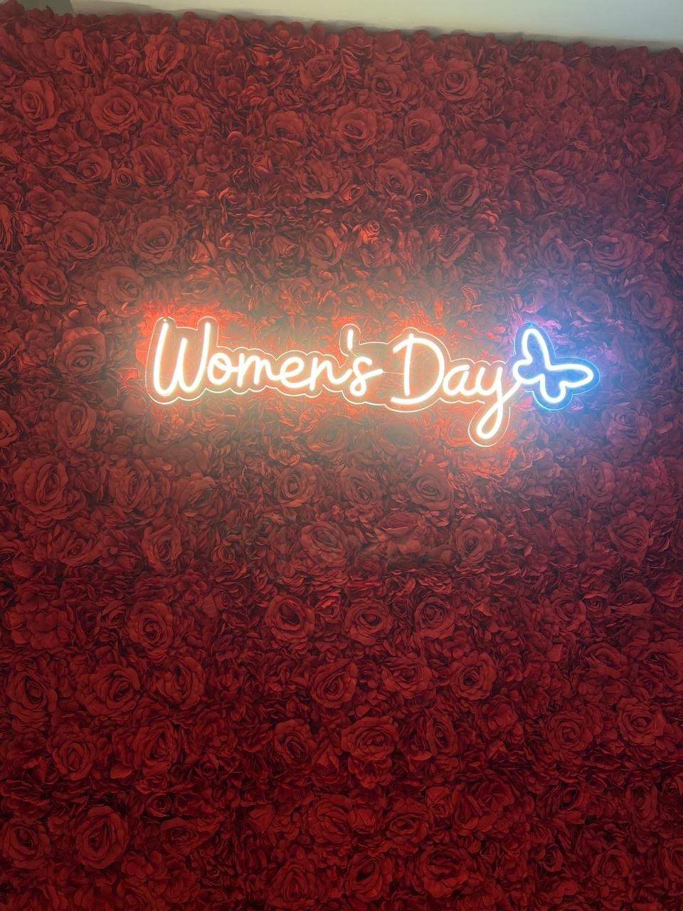 Rental Neon - Womens Day