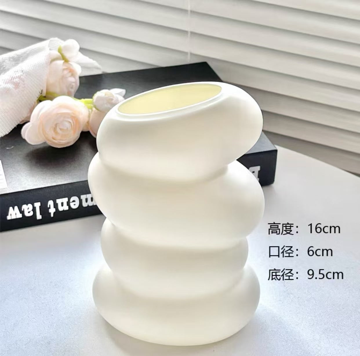 N395 - White Small vase (20)