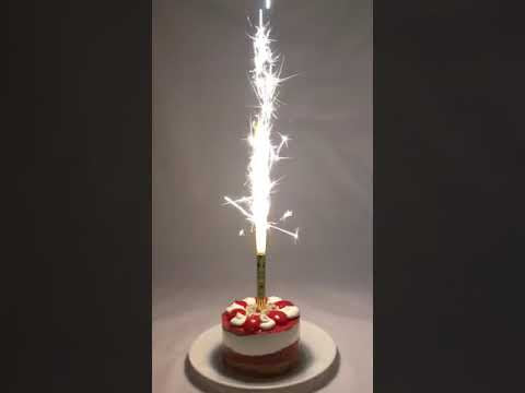 Sparkler Birthday Cake - 30sec